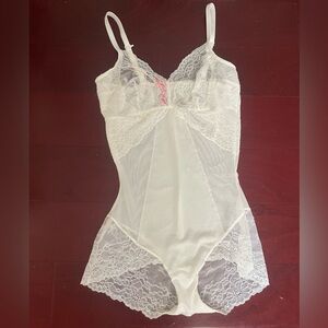 Spanx Spotlight On Lace Bodysuit White